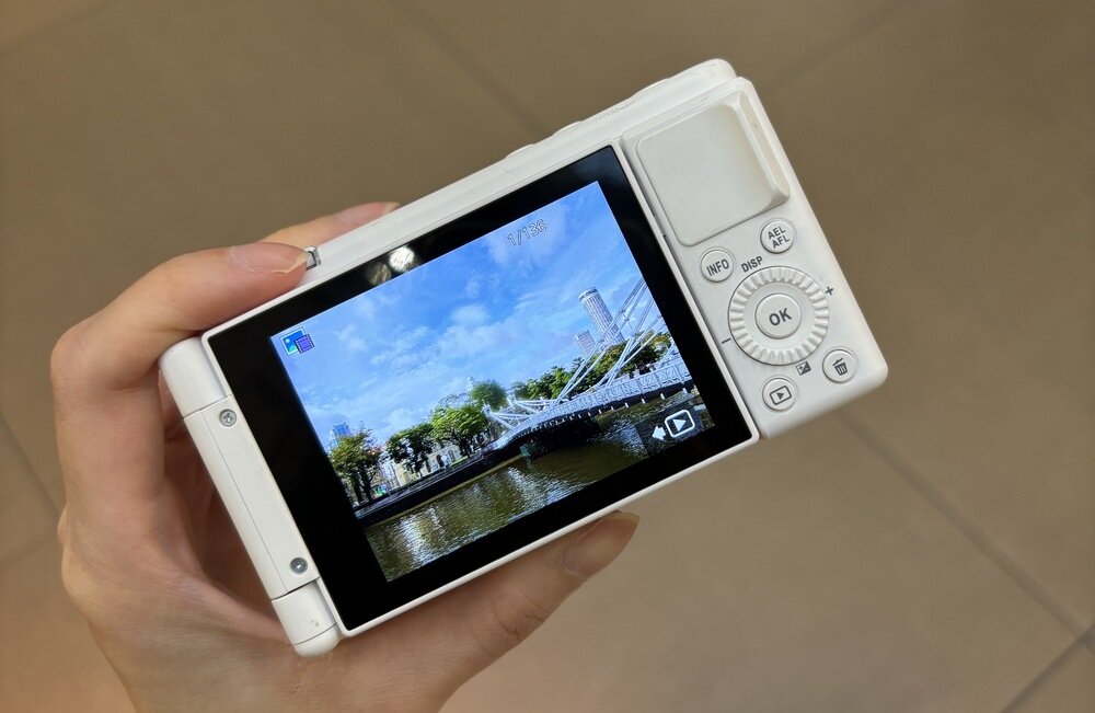 Aparat cyfrowy YASHICA City 100 z funkcjami wideo: slow motion, poklatkowe, pętla