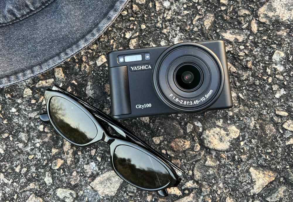 Aparat cyfrowy YASHICA City 100 lekki i kompaktowy, idealny na podróże i codzienne zdjęcia