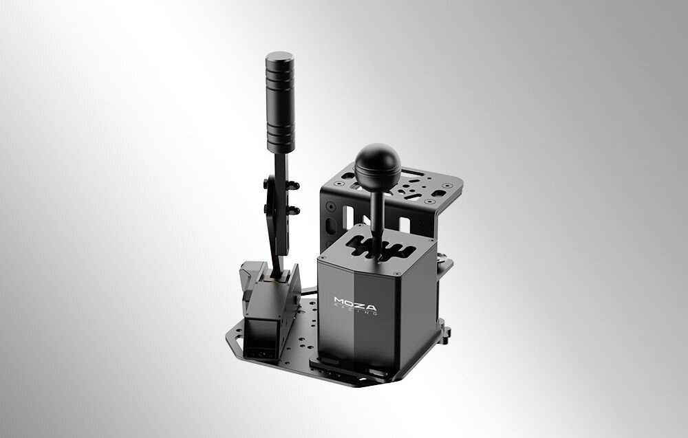 Uniwersalna płyta montażowa MOZA Racing RS089 Hamulec i skrzynia biegów na szarym tle z zamontowaną płytą montażową Moza Racing regulacja wysokości zakres dopasowanie dedykowany uchwyt dokładność