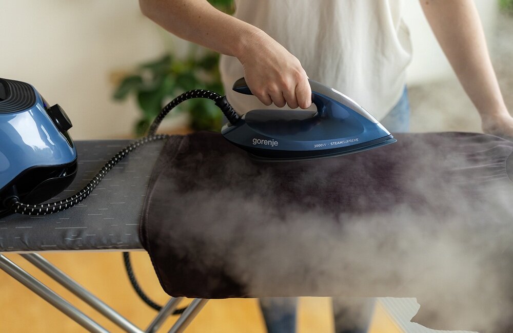 Generator pary GORENJE SGD3000BBK szybkie pozbycie się zagnieceń, odpowiednie ułożenie tkaniny, gładka stopa ceramiczna