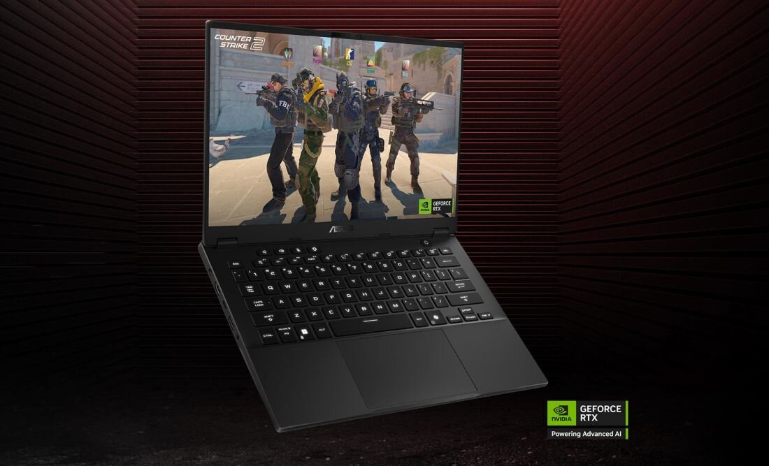 Laptop ASUS TUF Gaming wyświetla grę akcji, podkreślając moc karty NVIDIA GeForce RTX podczas rozrywki – RTX GDDR7 architektura Blackwell TGP Dynamic Boost i DLSS 4 do gier i renderingu
