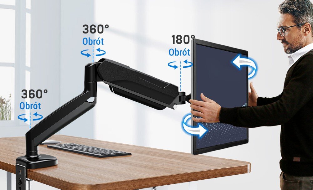 Uchwyt do monitora REDRAGON GMK914 Mężczyzna w okularach obiema rękami dostosowuje pozycję monitora na czarnym ramieniu, a obok przegubów widoczne są niebieskie ikony i napisy informujące o możliwości obrotu o 180 i 360 stopni