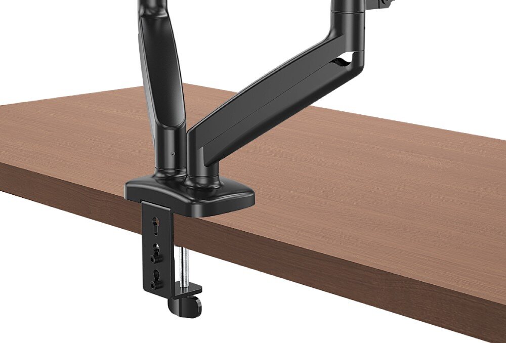 Uchwyt do monitora REDRAGON GMK915 Zbliżenie na dolną część czarnego uchwytu monitorowego zamontowanego na krawędzi brązowego blatu za pomocą regulowanego zacisku śrubowego typu 'C'