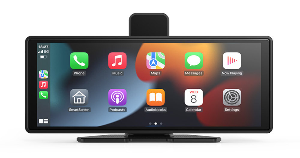 Ekran wyświetla interfejs z ikonami aplikacji takimi jak Phone, Music, Maps, Messages, Now Playing, SmartScreen, Podcasts, Audiobooks, Calendar i Settings. W lewym górnym rogu widoczny jest czas 18:27 oraz ikona 5G.