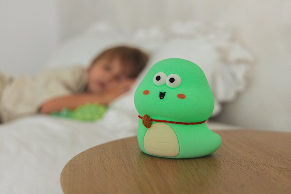 Lampka nocna INNOGIO GIO-161 Ślima wygląd prezentacja wizualizacja Kolorowy blask na noc