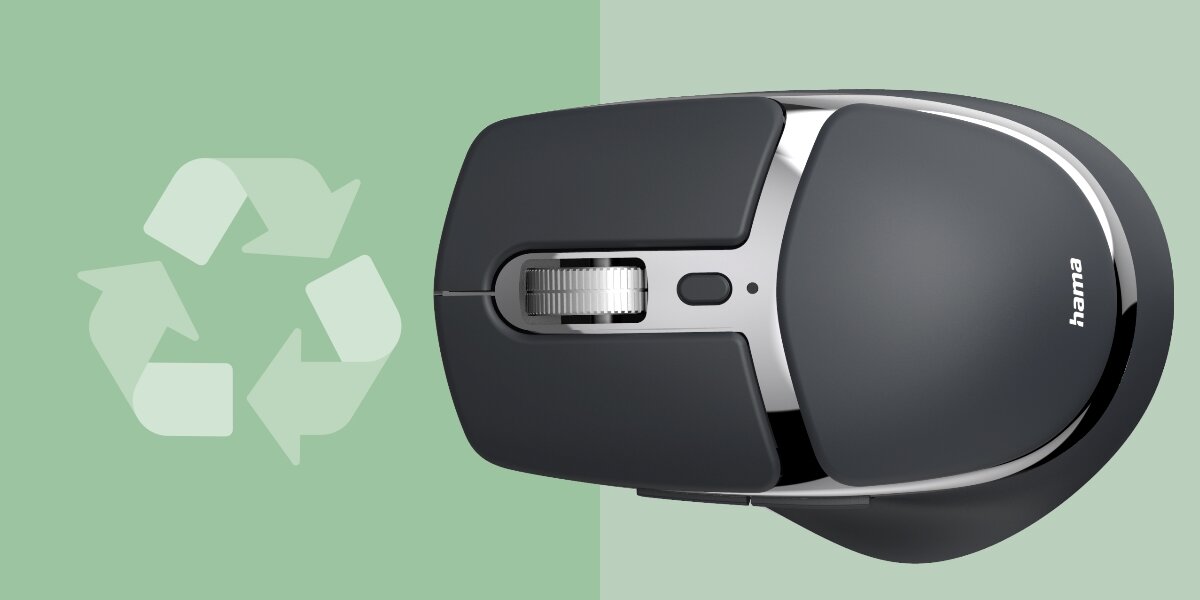 Mysz HAMA WM-800 Czarny Mysz komputerowa Hama na zielonym tle z symbolem recyklingu. Zdjęcie informuje o wykonaniu produktu z materiałów przyjaznych środowisku lub możliwości przetworzenia urządzenia.