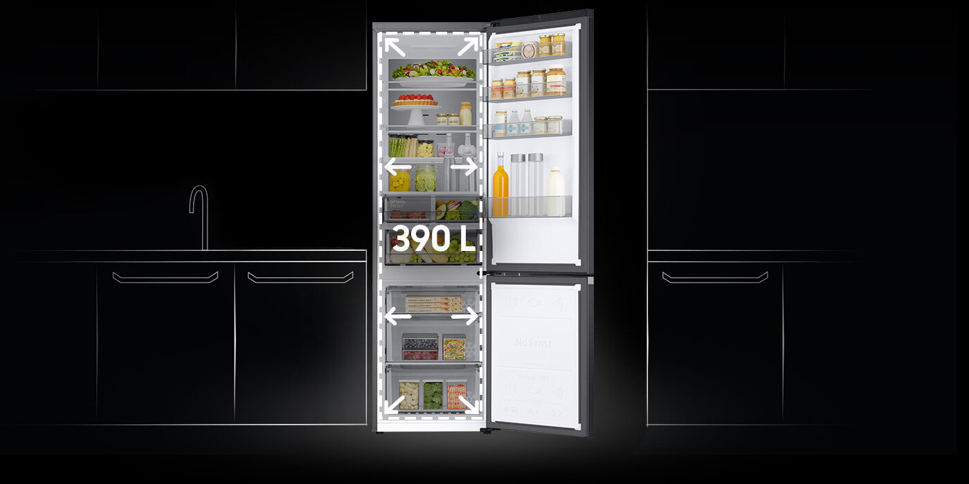 Zdjęcie lodówki Samsung Grand+ RB38C774DB1 z oferty Media Expert, która ma pojemność 390 litrów i wypełniona jest artykułami spożywczymi