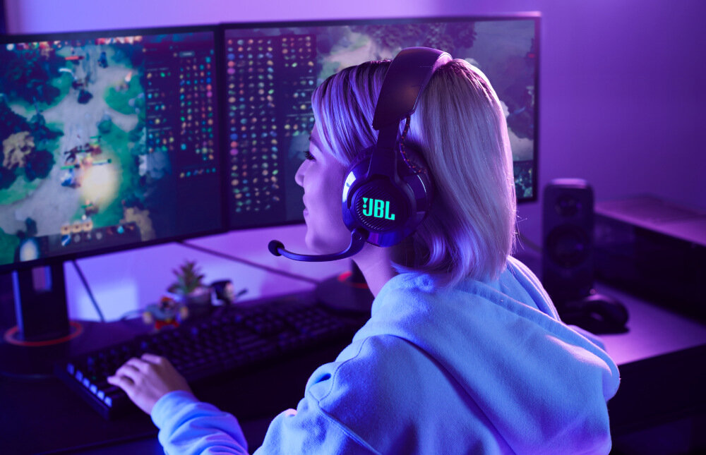 Słuchawki JBL Quantum 610 ładowanie korzystanie