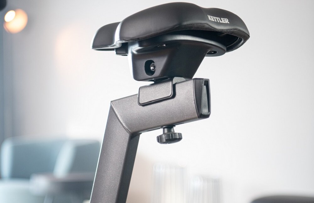 Rower indukcyjny KETTLER Tour 800 Wygodne siedzisko to postawa udanego treningu