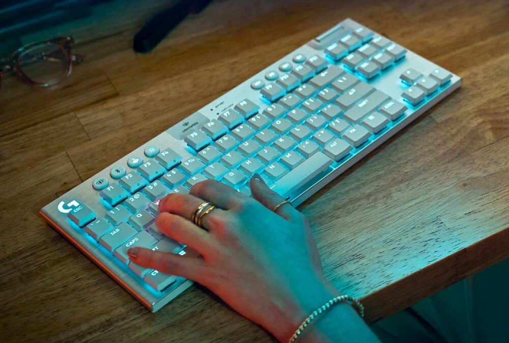 Klawiatura LOGITECH G915 X Lightspeed TKL Biały przełączniki punkt aktywacji zakres ruchu