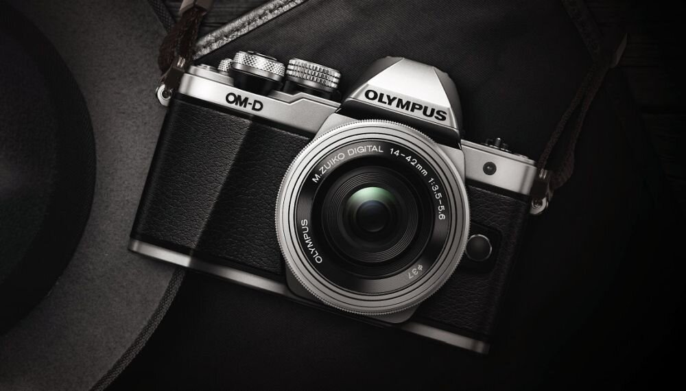 Aparat OLYMPUS E-M10 Mark II zdjęcia obiektyw ekran wizjer ogniskowa przysłona migawka obudowa bateria zasilanie filmy nagrywanie rozdzielczość matryca rozmiar przekątna tryby iso montaż lampa światło przyciski sterowanie menu kontrast jasność balans bieli filtry cmos karta pliki format zapis seria