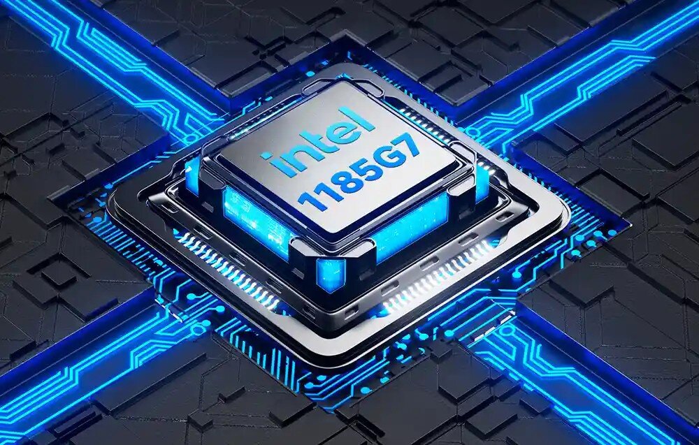 Komputer GMKtec M2 Pro S Zbliżenie na procesor z napisem 'intel 1185G7' umieszczony na płytce drukowanej z jasno świecącymi niebieskimi ścieżkami