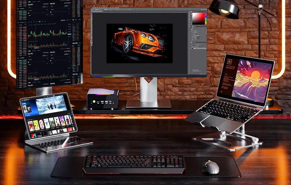 Komputer GMKTEC NucBox K12 Stanowisko gamingowe wyposażone w mini komputer podłączony do zewnętrznej stacji graficznej, szeroki monitor z grą oraz podświetlane akcesoria