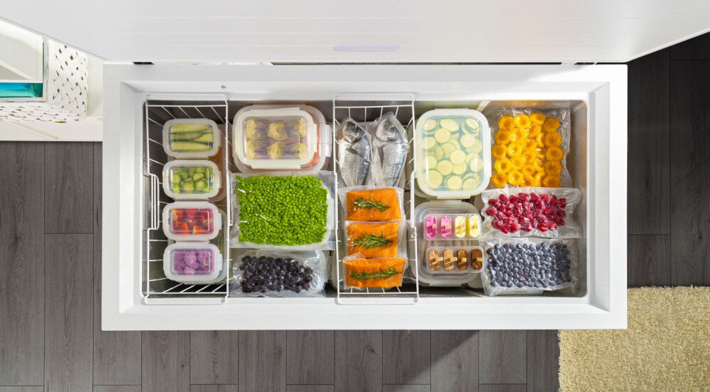 ZAMRAŻARKA HISENSE FC386D4AWLYE dwa kosze organizacja przestrzeni praktyczne funkcjonalne