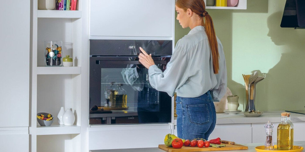 Piekarnik CANDY FMBC 898S WF W pełni dotykowy wyświetlacz intuicyjna obsługa estetyczny wygląd elegancja funkcjonalność