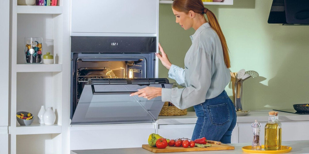 Piekarnik CANDY FMBC 898S WF Soft Close spowolnione zamykanie Automatyczny miękki domyk ciche zamykanie bez trzaskania wygoda użytkowania