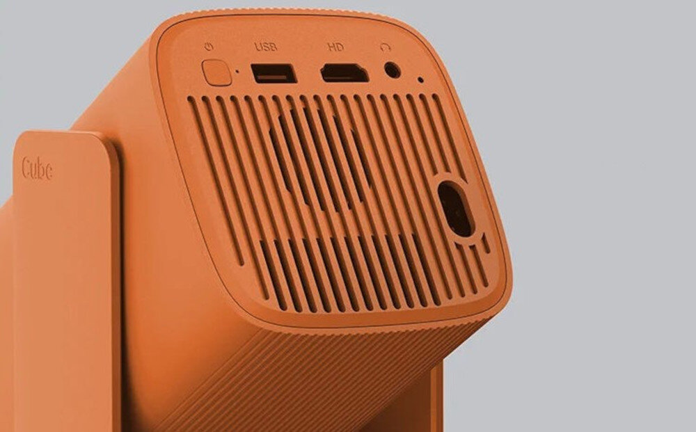 Projektor WANBO Cube 1 Wi-Fi Dual Band Bluetooth 5.0 HDMI USB AUX, projektor od tyłu na szarym tle, złącza