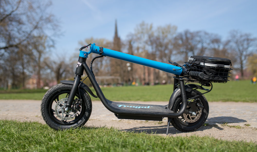 Hulajnoga elektryczna FRUGAL Touring 2.0 czarno-niebieska prosty system składania