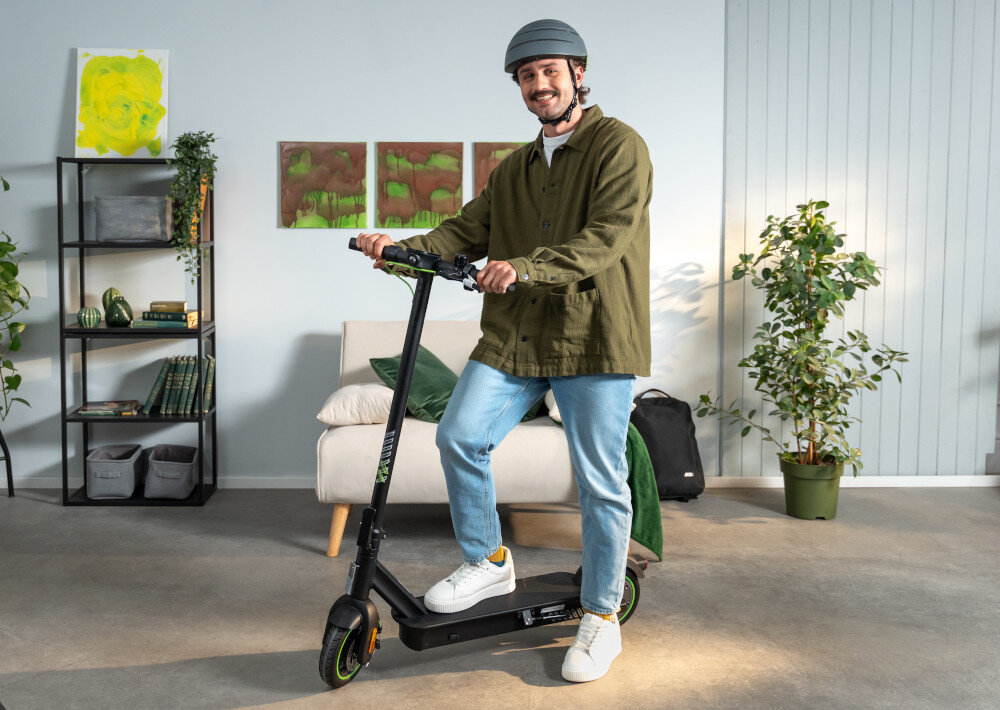 Hulajnoga elektryczna ACER Series 3 Advance 25 km 350 W 8.5 Czarny kierownica wysokosc 120 cm wygodna wyporstowana pozycja antyposlizgowy material duzy antyposlizgowy podest obciazenie do 120 kg