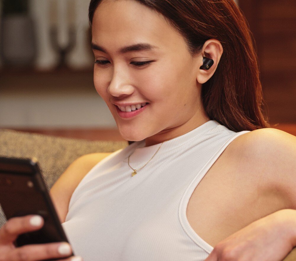 SŁUCHAWKI BEATS STUDIO BUDS + DŹWIĘK JAKOŚĆ ZNIEKSZTAŁCENIA TRYBY CZAS DZIAŁANIA ODPORNOŚĆ DESIGN STYL