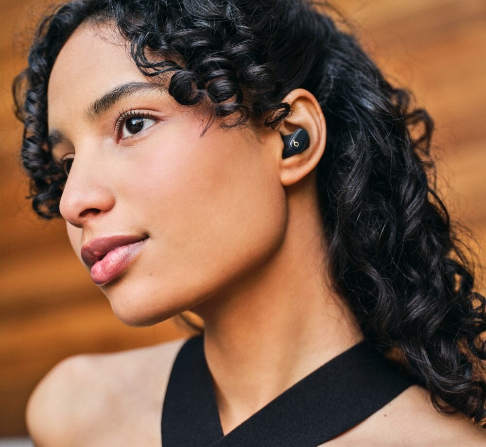 SŁUCHAWKI BEATS STUDIO BUDS + DŹWIĘK JAKOŚĆ ZNIEKSZTAŁCENIA TRYBY CZAS DZIAŁANIA ODPORNOŚĆ DESIGN STYL