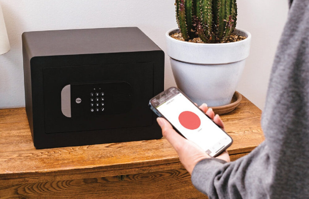 Sejf YALE YSS 250 EB1 odblokowywanie sejfu sprawdzanie czy jest otwarty czy zamkniety aplikacja Yale Home modul Bluetooth kod PIN