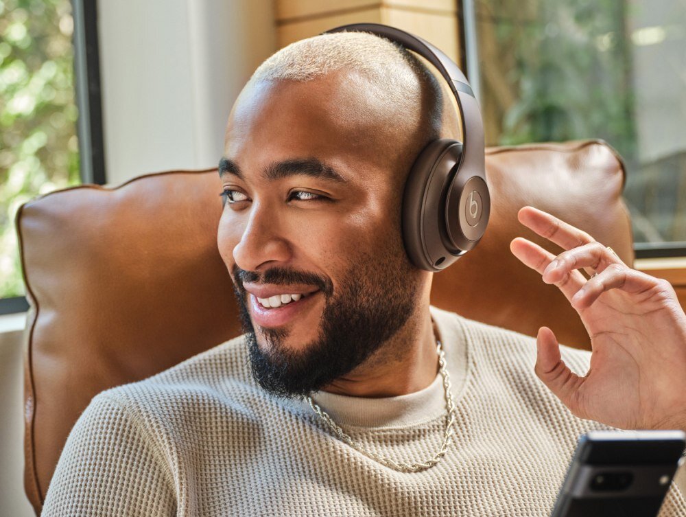 Słuchawki nauszne APPLE Beats Studio Pro ANC design komfort lekkość dźwięk jakość wrażenia słuchowe ergonomia lekkość sport aktywność podróże czas pracy działanie akumulator