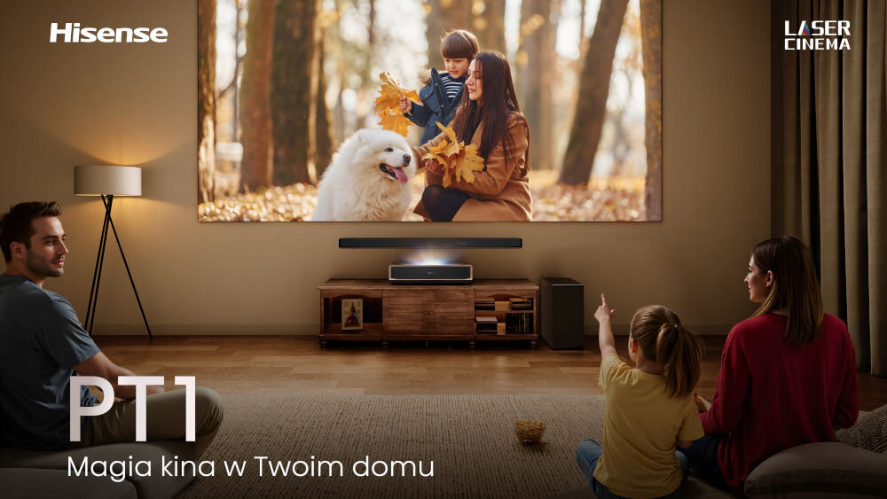 Projektor HISENSE PT1 4K kino domowe laserowy obraz wielkiego formatu, osoby oglądające program wyświetlany z projektora