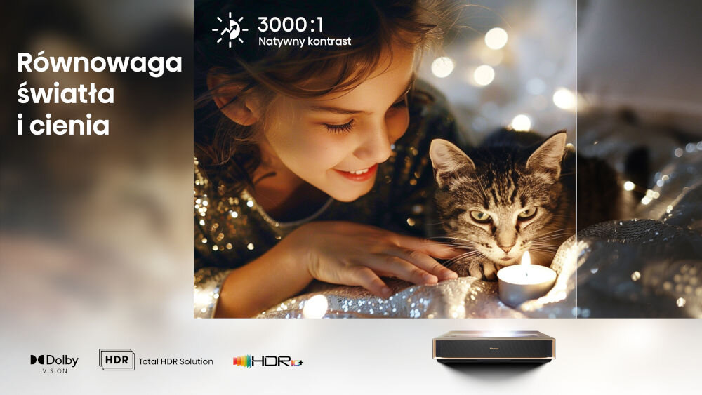 Projektor HISENSE PT1 4K HDR Dolby Vision kontrast 3000 1, obraz wyświetlany z projektora, dziecko z kotem