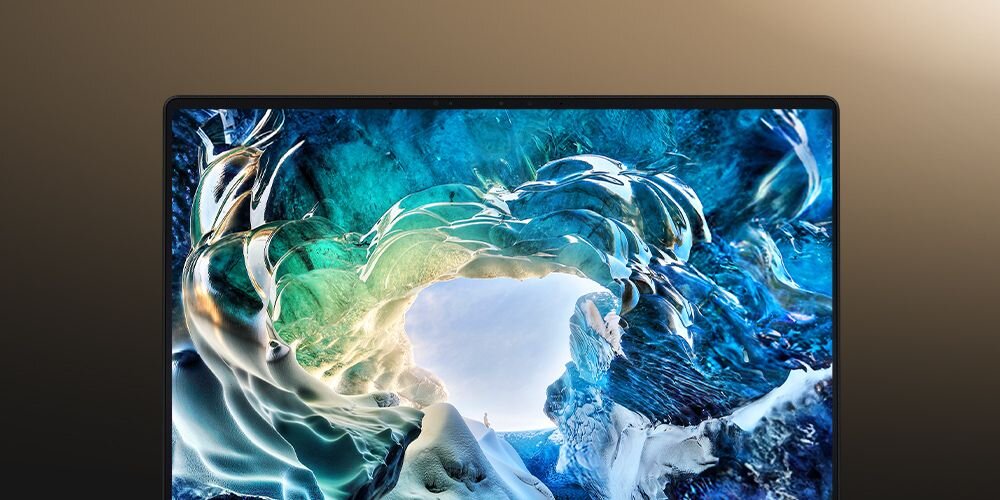 Laptop ASUS ProArt P16 z wyświetlaczem pokazującym artystyczną grafikę w odcieniach niebieskiego i zielonego z efektami płynów i światła - Opis serii <span>ProArt P16</span> 