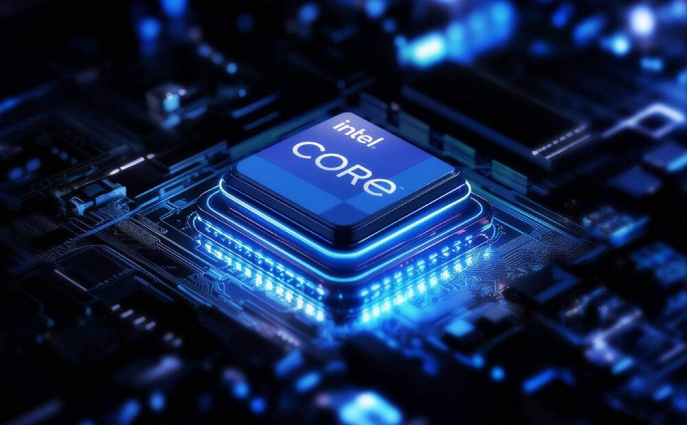 Komputer All in One ACER Aspire C24-2YE13U5UNL Zbliżenie na niebieski procesor Intel Core zamontowany na płycie głównej z widocznymi ścieżkami przewodzącymi i podświetleniem, tło jest ciemne z rozmazanymi punktami świetlnymi, procesor, rdzenie