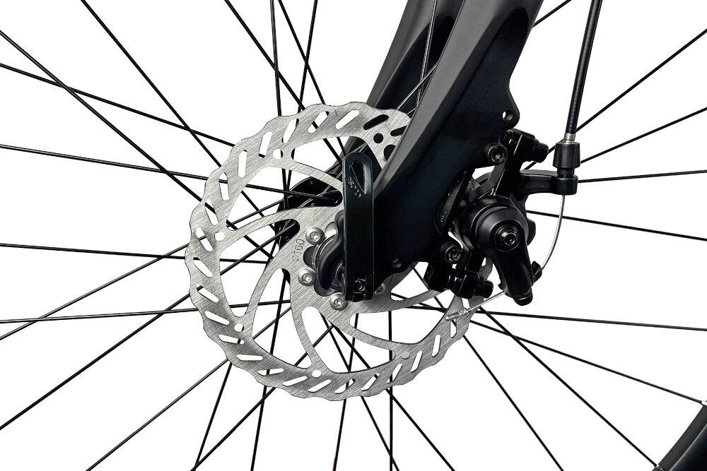 Rower crossowy INDIANA X-Cross 2.0 D19 damski Czarno-różowy zbliżenie na tarczę hamulcową podstawa bezpieczeństwa hamulce tarczowe mechaniczne w niemal każdych warunkach pogodowych i na każdej trasie bardzo duża siła hamowania hamulce z przodu i z tyłu podwójny pakiet bezpieczeństwa