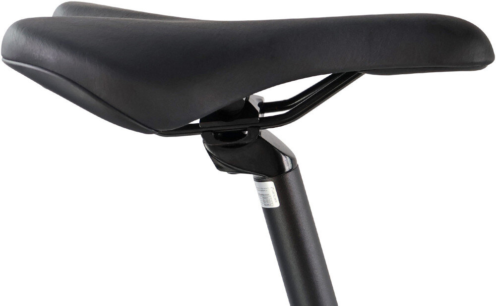 Rower górski MTB INDIANA X-Pulser 1.9 M21 29 cali męski Czarno-niebieski siodełko na białym tle widoczne z boku siodełko DDK D5311 wygoda ergonomiczna konstrukcja lepiej dopasowuje się do pozycji użytkownika ograniczając uczucie zmęczenia i poprawiając komfort jazdy sztyca siodełka HL Corp SP-C207 o średnicy 27,2 mm i długości 300 mm stabilne podparcie precyzyjne dopasowanie wysokości siedziska