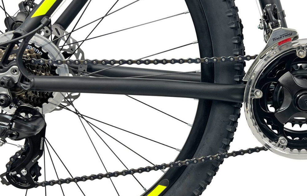 Rower górski MTB INDIANA X-Pulser 2.7 M19 26 cali męski Czarno-żółty zbliżenie na łańcuch łańcuch marki GALON typu Z50 / S50 7V dopasowany do napędów 7-rzędowych odpowiednia konstrukcja ogniw wspiera płynną współpracę z kasetą i zębatkami bardziej równomierne przenoszenie mocy mniejsze zużycie pozostałych elementów napędu