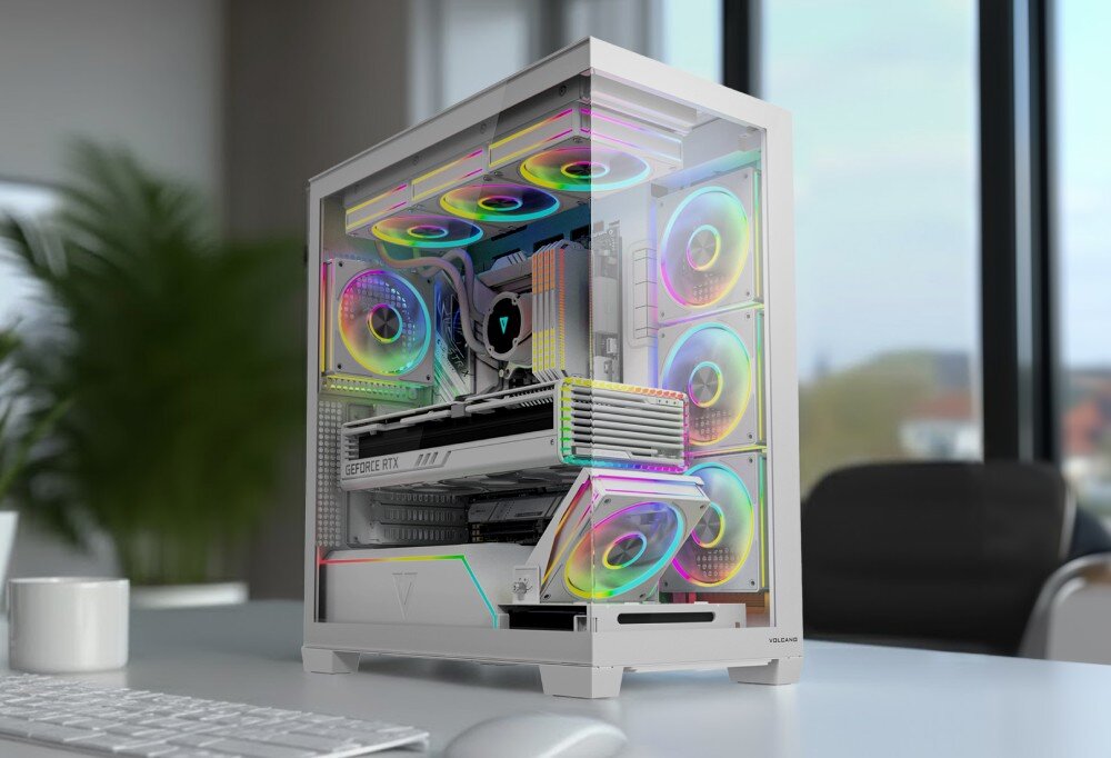 Obudowa MODECOM Volcano Stellar Plus ARGB 8F Midi Podświetlona obudowa komputerowa stojąca na biurku w nowoczesnym wnętrzu, zaprezentowana w ujęciu pod kątem