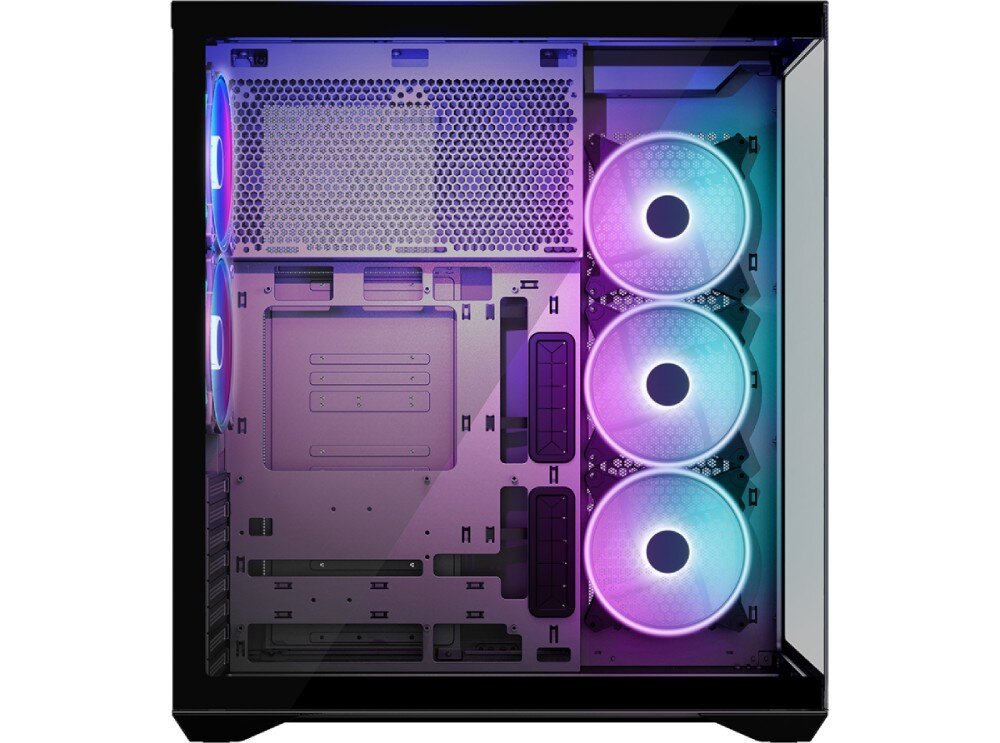 Obudowa MODECOM Volcano Space XL ARGB Full Tower 5F Wnętrze pustej obudowy widziane z boku. Po lewej stronie znajduje się wnęka na zasilacz i dyski, a po prawej miejsce na płytę główną. Ściana boczna posiada gęstą perforację ułatwiającą przepływ powietrza oraz otwory do sprawnego prowadzenia przewodów