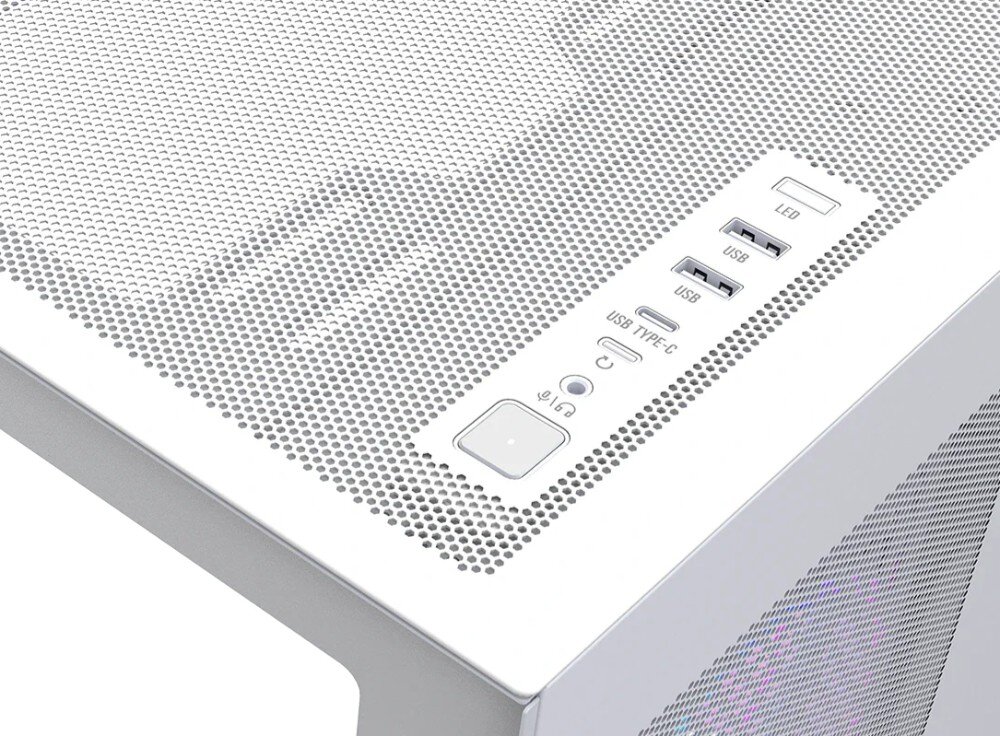 Obudowa MODECOM Volcano Space XL ARGB Full Tower 5F Detal panelu zewnętrznego z portami umieszczonymi na górze obudowy. Widoczne są od góry: przycisk LED, dwa gniazda USB, port USB typu C, wejście audio oraz duży przycisk zasilania. Całość znajduje się na tle perforowanej powierzchni typu mesh