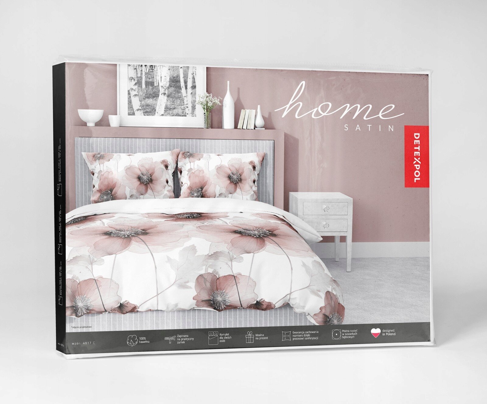 Opakowanie pościeli z motywem dużych kwiatów w odcieniach różu i bieli, z napisem \'home SATIN\' oraz logo \'DETEXPOL\'.