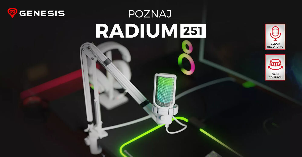 Mikrofon GENESIS Radium 251 Jednokierunkowy / Kardioidalny Biały prezentacja mikrofonu na biurku obok akcesoria komputerowe z napisem modelu i marki