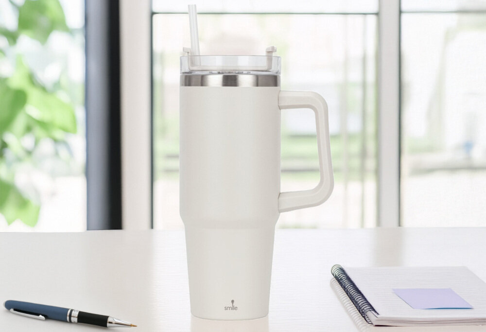 Kubek termiczny SMILE STT-30 Beżowy 900 ml wygląd design tło prezentacja wizualizacja