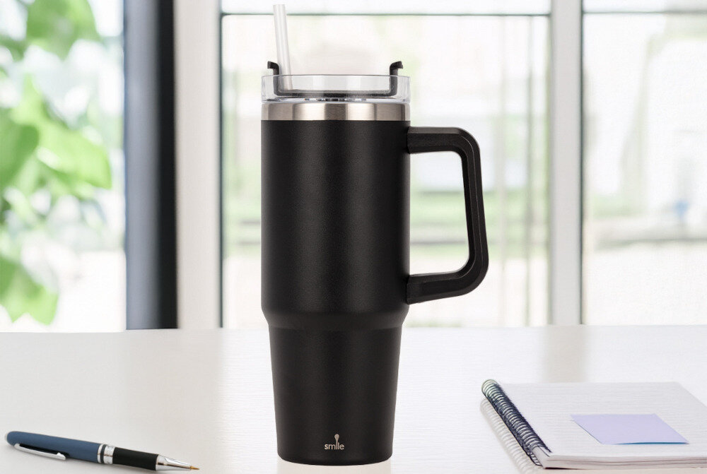 Kubek termiczny SMILE STT-31 Czarny 900 ml wygląd design tło prezentacja wizualizacja