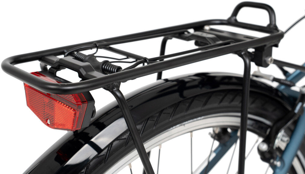 Rower trekkingowy ROMET Wagant 1.0 M19 28 cali męski Granatowy bagażnik na białym tle praktyczny bagażnik o solidnej konstrukcji wygodny i bezpieczny montaż dodatkowych akcesoriów składana stopka zamontowana w centralnym punkcie ciężkości stabilność podczas postoju