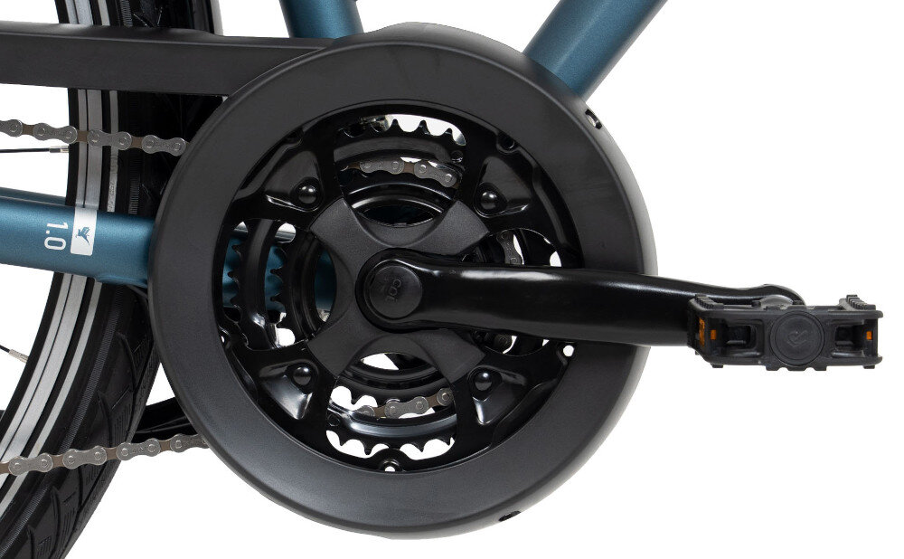 Rower trekkingowy ROMET Wagant 1.0 M19 28 cali męski Granatowy zbliżenie na kasetę i korbę kaseta marki SHIMANO typu MF-TZ500 14-28T korba marki ROMET płynna zmiana przełożeń i łatwe dopasowanie siły pedałowania do warunków terenu przyjemność i efektywność