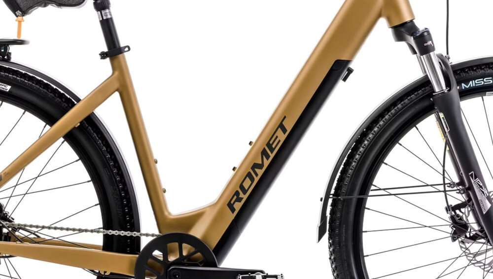 Rower elektryczny ROMET E-Modeco SUV 1.0 AN U19 28 cali Złoty zbliżenie na ramę widok z boku 19-calowa aluminiowa rama rower jest bardzo zwinny lekki łatwo podnieść go odporność na korozję wybór rozmiaru ramy Twój wzrost mierzony w zrelaksowanej pozycji typ roweru dla osób o wzroście od 168 do 178 cm