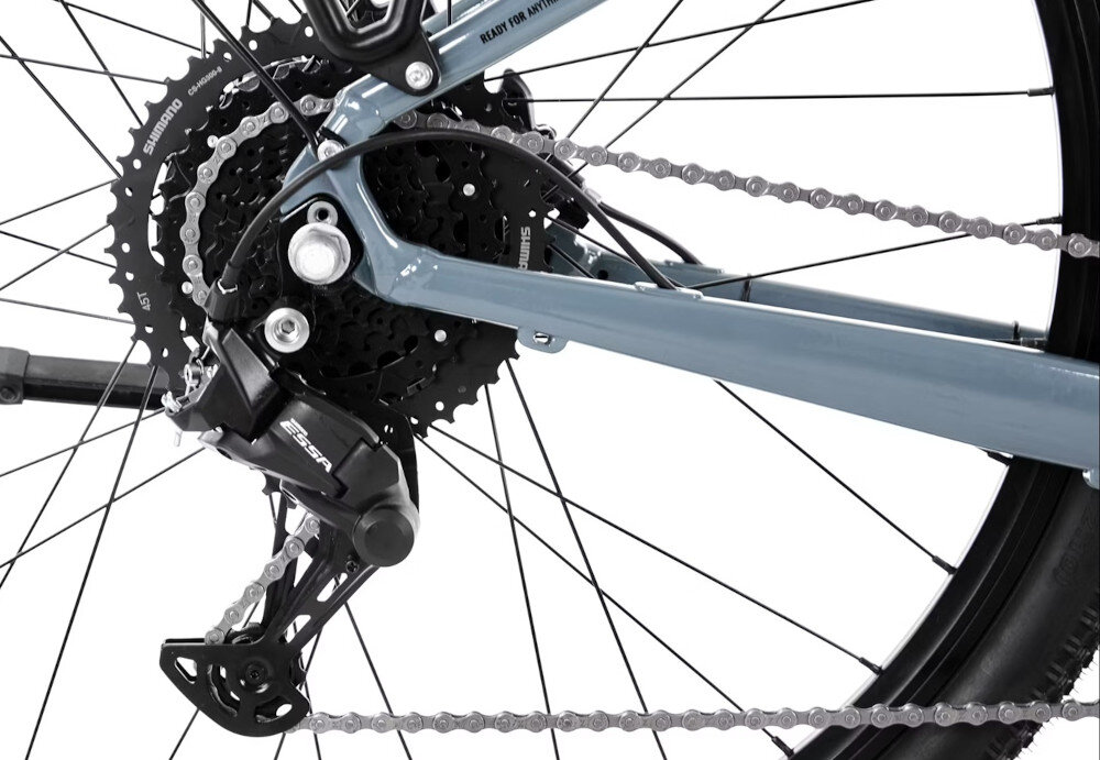 Rower elektryczny ROMET E-Modeco SUV 1.0 AN U19 28 cali Szary zbliżenie na przerzutkę manetki SHIMANO typu CUES SL-U4010-9R 9 biegów tylna przerzutka SHIMANO CUES niewiarygodnie płynna i szybka zmiana przełożeń wytrzymałość
