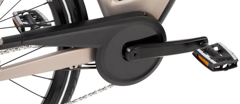 Rower elektryczny ROMET E-Modeco URB 1.0 U19 28 cali Szampańsko-czarny zbliżenie na korbę i kasetę korba PROWHEEL typu 38T o długości 170 mm kaseta SHIMANO CS-HG31 11–34 8-rzędową płynna i elastyczna jazda szeroki zakres przełożeń komfortowa kadencja na prostych odcinkach lepsza kontrola nad rowerem większa efektywność pedałowania