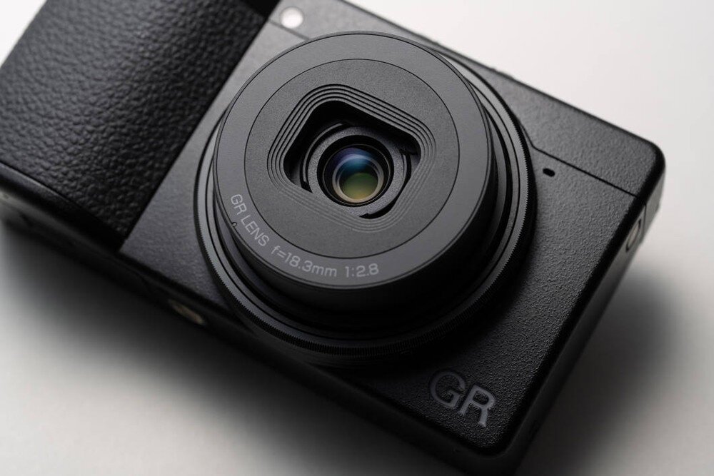 Aparat RICOH GR IV matryca APS-C CMOS 25.74 MP, wysoka szczegółowość obrazu