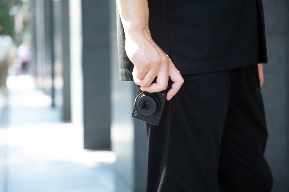 Aparat RICOH GR IV wysoka czułość ISO 204800, zdjęcia nocne, niskie szumy