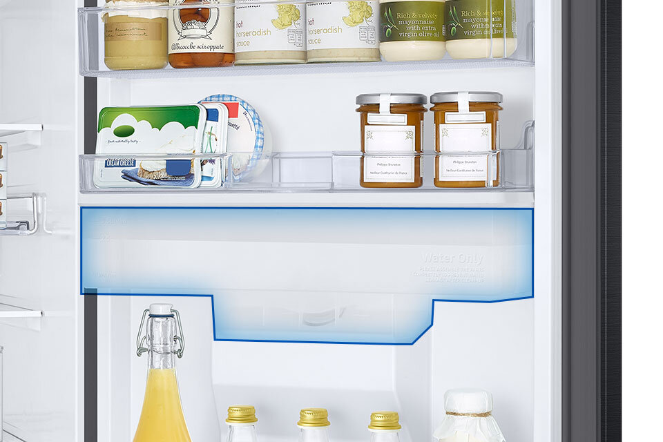Więcej przestrzeni na drzwiach dzięki zbiornikowi wody - lodówka RB34C652EBN