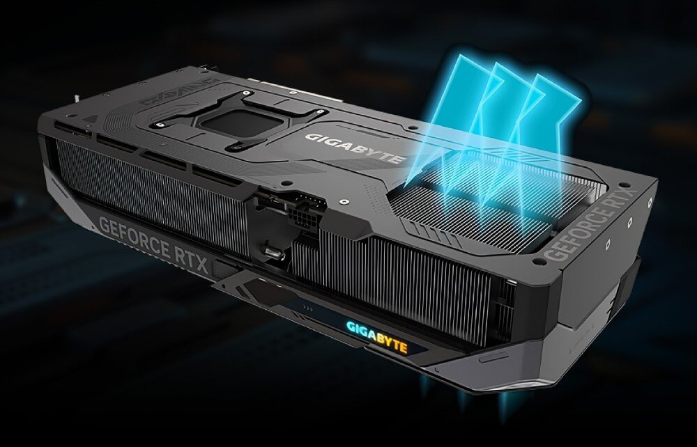 Karta graficzna GIGABYTE GeForce RTX 5090 Gaming OC 32GB Widok tyłu karty z podświetlonymi otworami wentylacyjnymi, podkreślającymi system chłodzenia